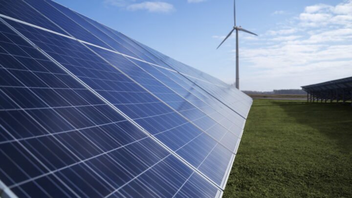 Zyski i Koszty Fotowoltaiki: Czy Inwestycja w Energia Słoneczna Się Opłaca?