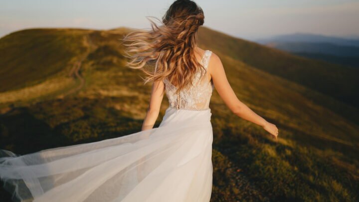 Suknia Jak Marzenie: Rozmowa z Krawcową Szyjącą Wyjątkowe Kreacje Ślubne